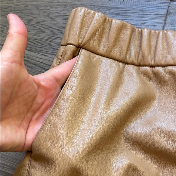 Maison Cinqcent | Tan Faux Leather Shorts Size Medium - Picture 3 of 10
